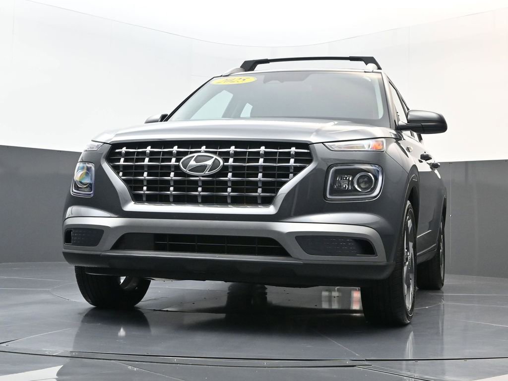 Used 2025 Hyundai Venue Limited image 27