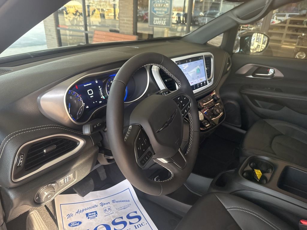 New 2026 Chrysler Pacifica Select image 9