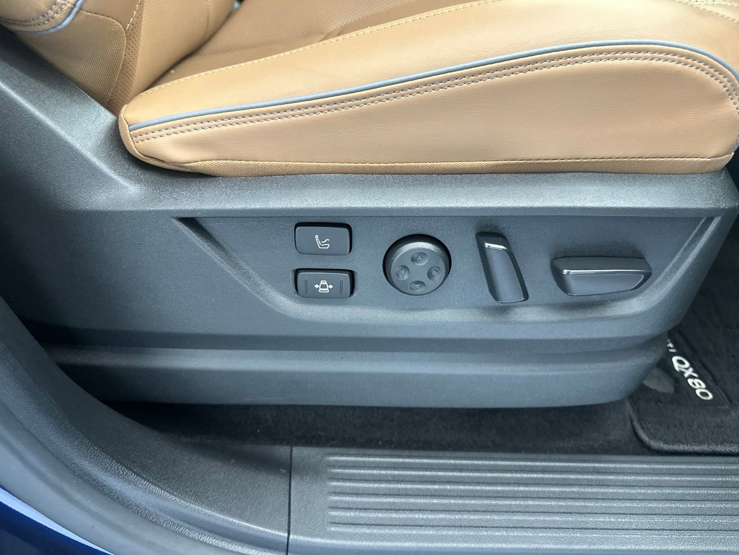 Used 2025 INFINITI QX80 Sensory AWD/4WD image 23