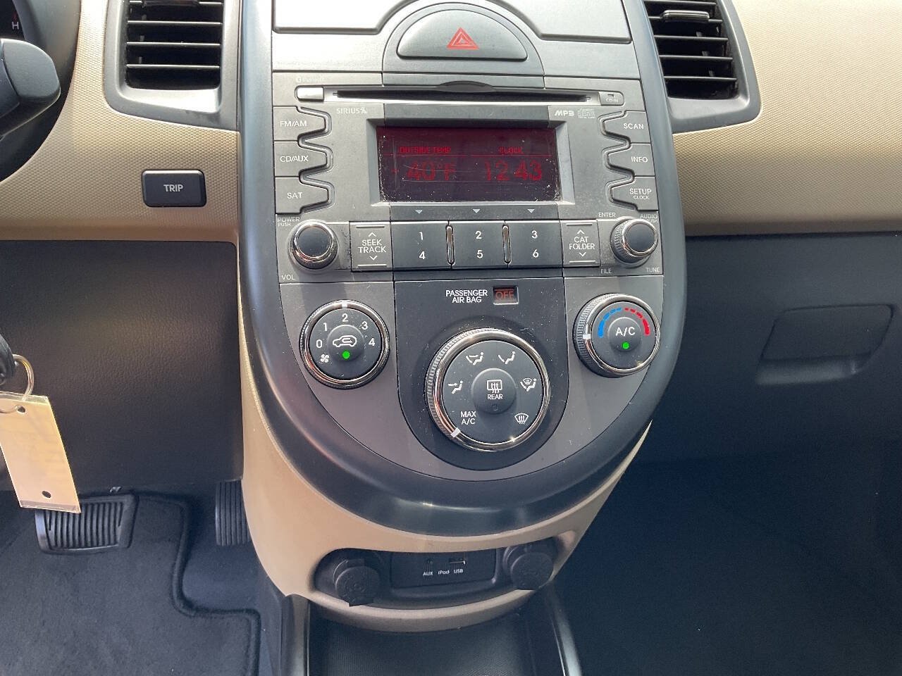 Used 2011 Kia Soul ! FWD image 15