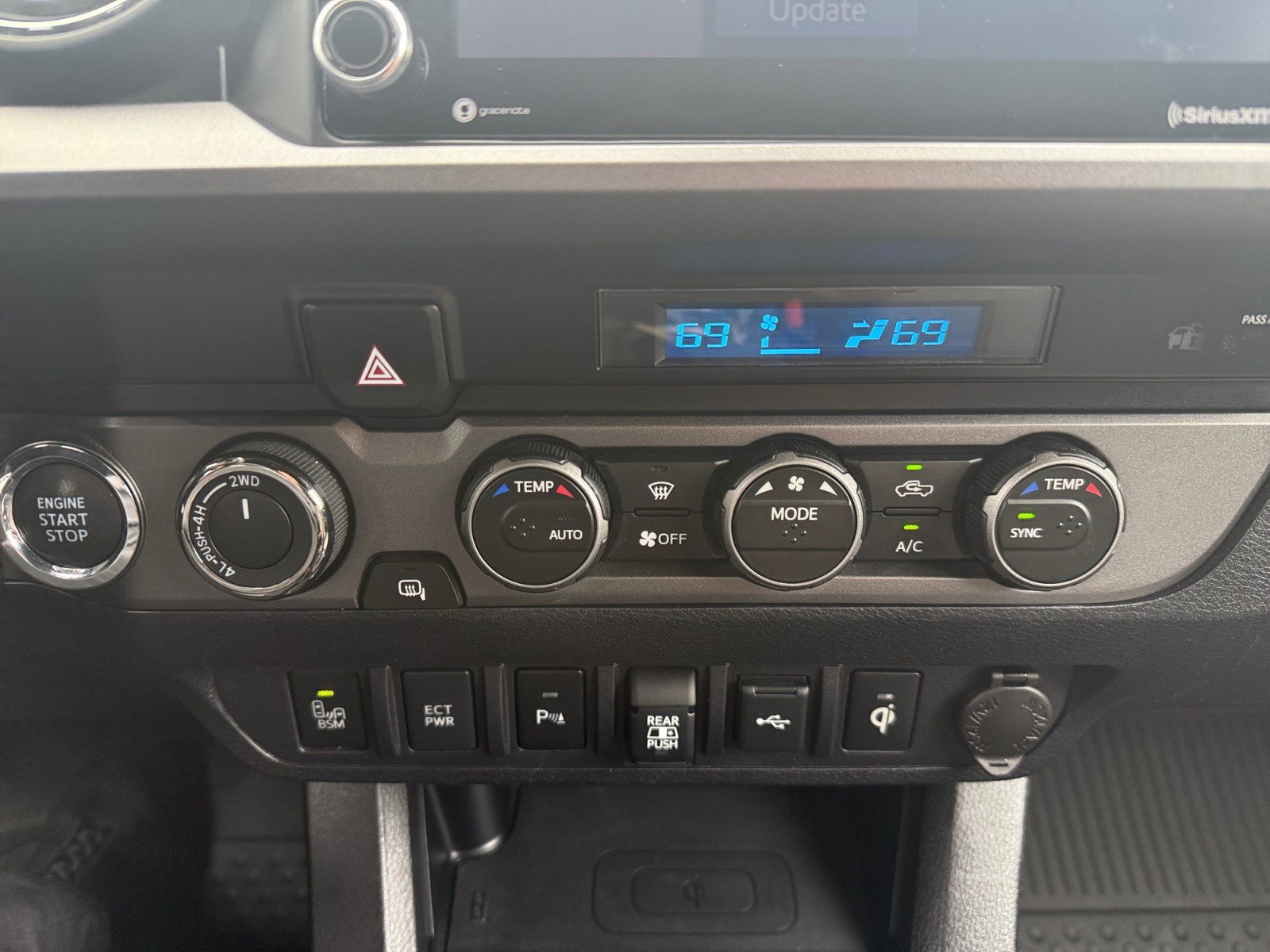 Used 2021 Toyota Tacoma TRD Sport w/ Technology Package AWD/4WD image 26