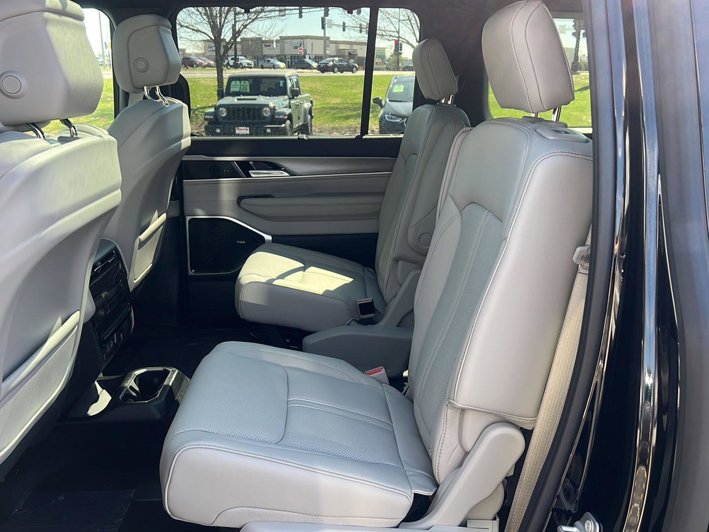 New 2026 Jeep Grand Wagoneer L Limited AWD/4WD image 19