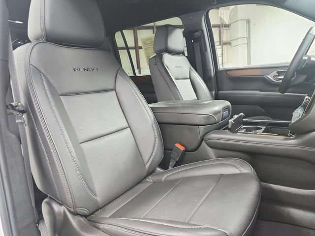 Used 2025 GMC Yukon XL Denali AWD/4WD image 47