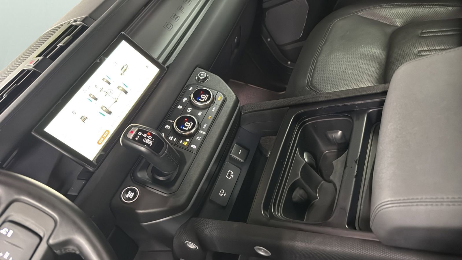 Used 2021 Land Rover Defender 110 X-Dynamic SE AWD/4WD image 20