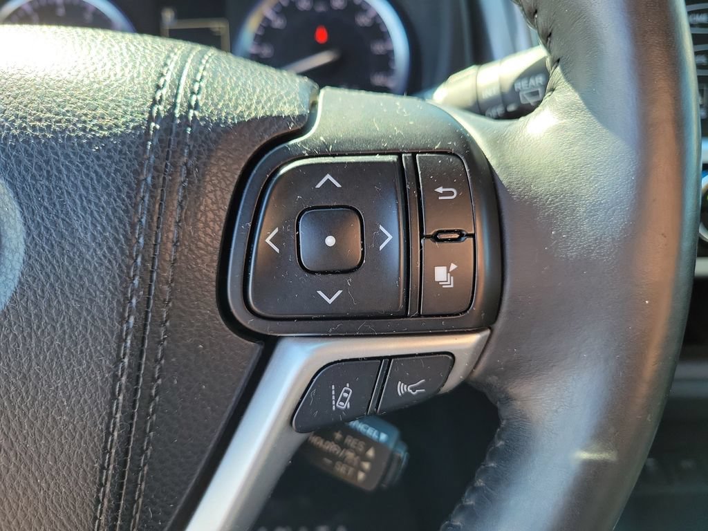 Used 2017 Toyota Highlander Limited AWD/4WD image 21