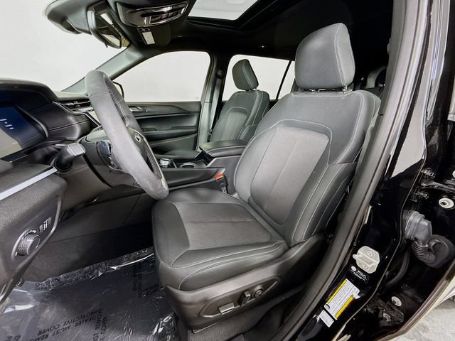 Used 2024 Jeep Grand Cherokee L Laredo RWD image 19