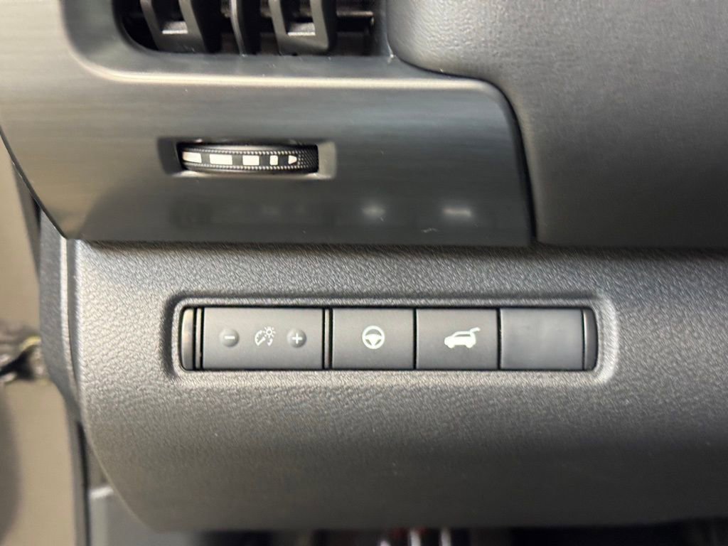 Used 2025 Nissan Pathfinder SL AWD/4WD image 29
