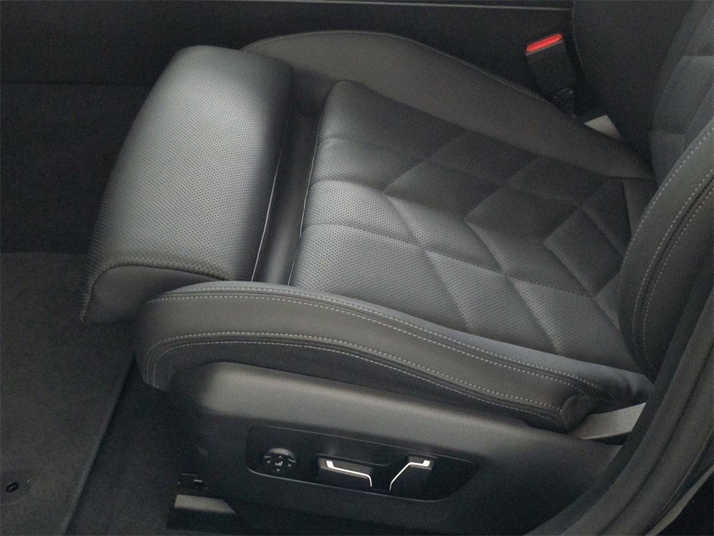 Used 2025 BMW i5 xDrive40 w/ Premium Package image 31