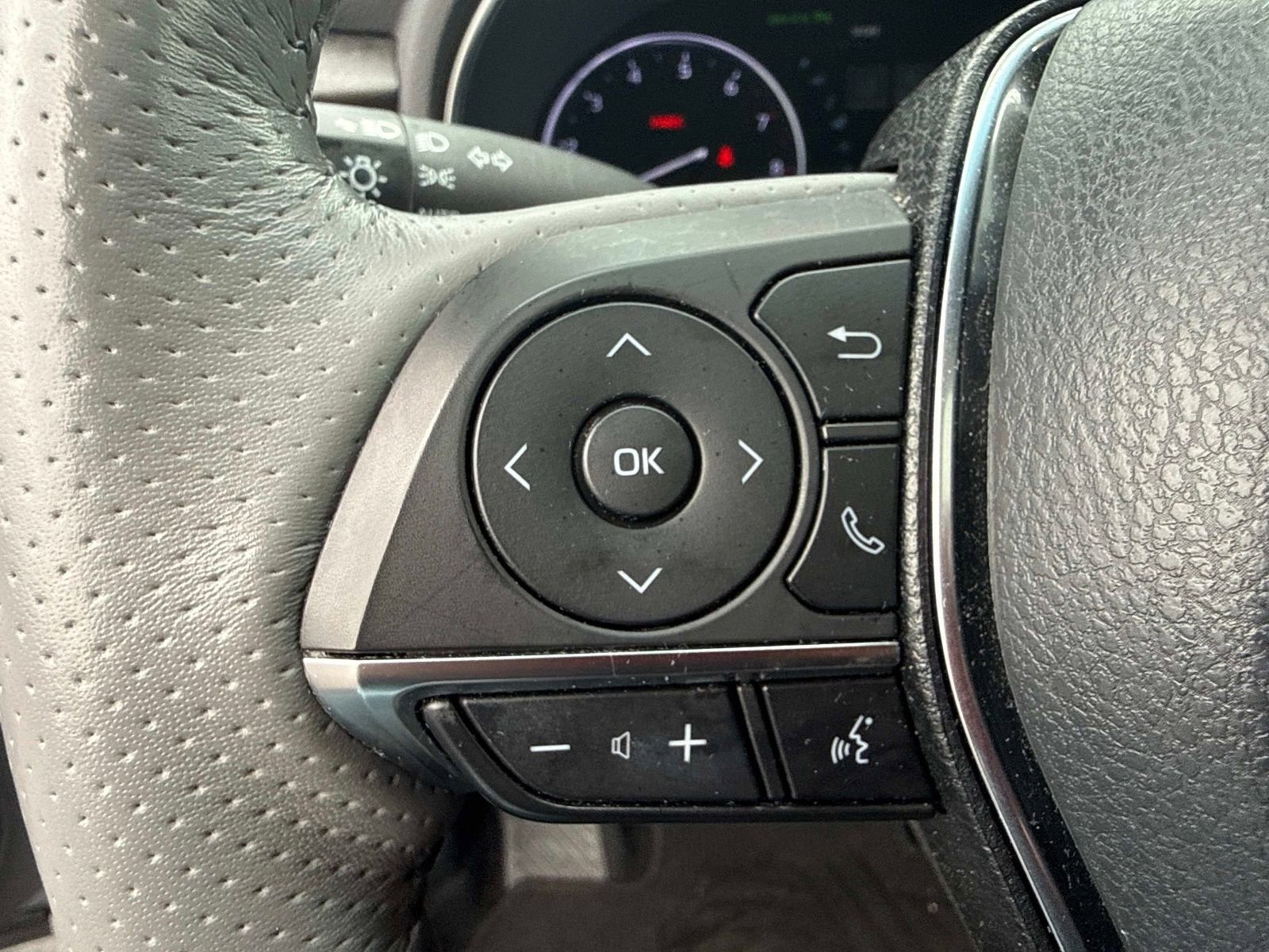 Used 2020 Toyota Avalon Limited image 30