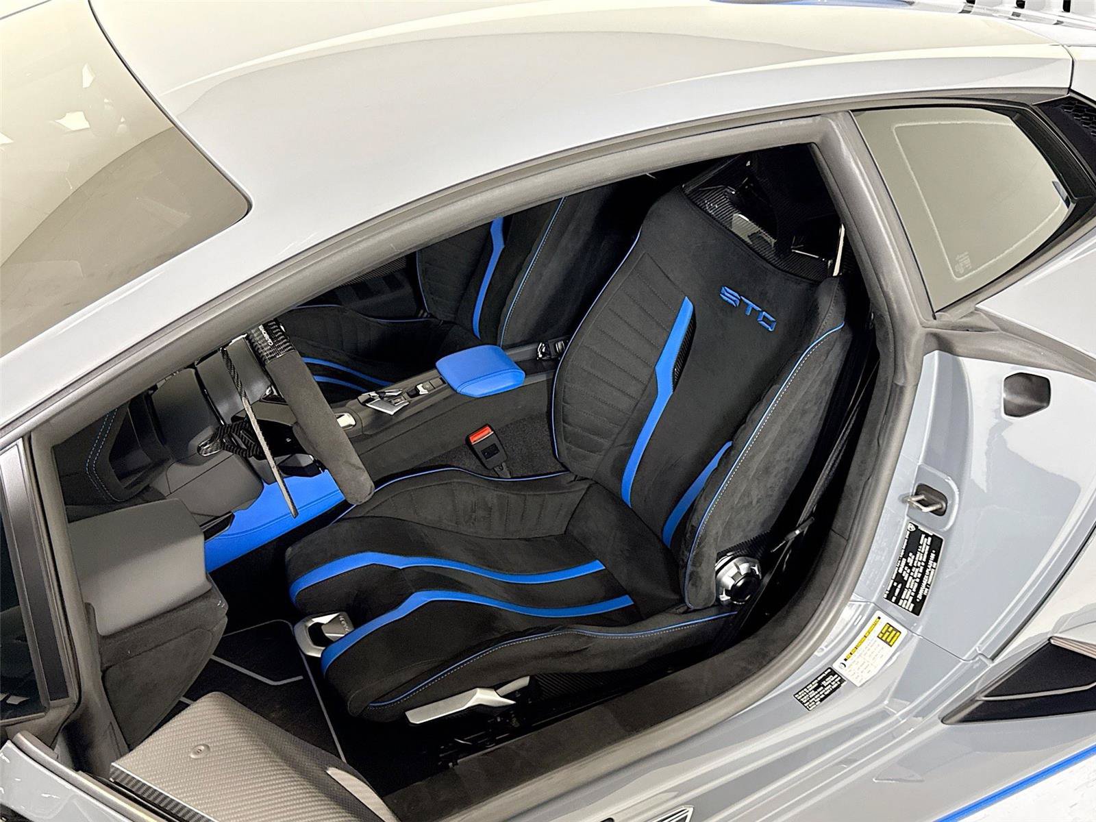 Used 2023 Lamborghini Huracan STO RWD image 14