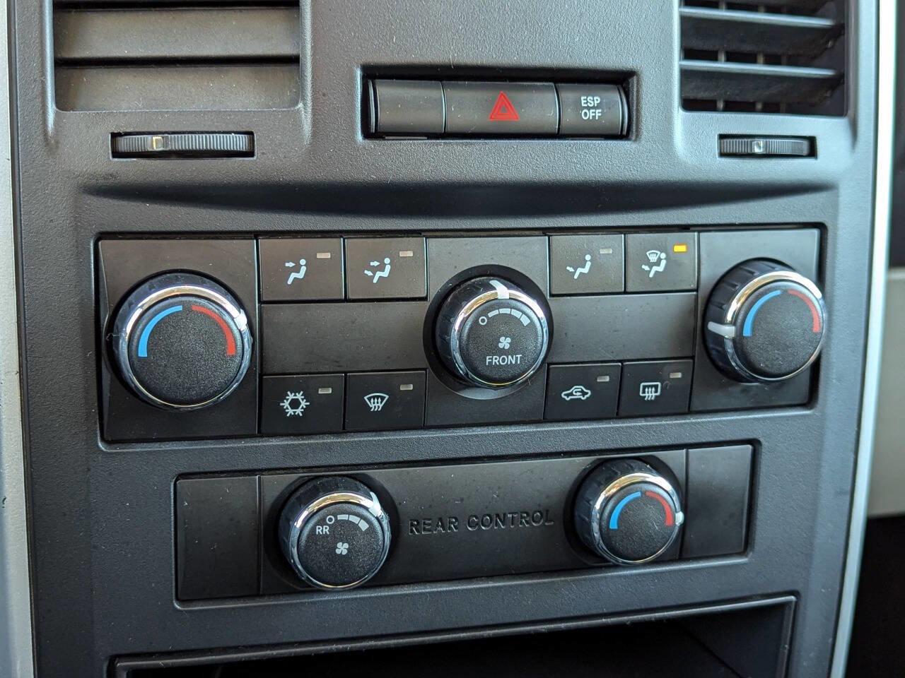 Used 2010 Dodge Grand Caravan SE image 22