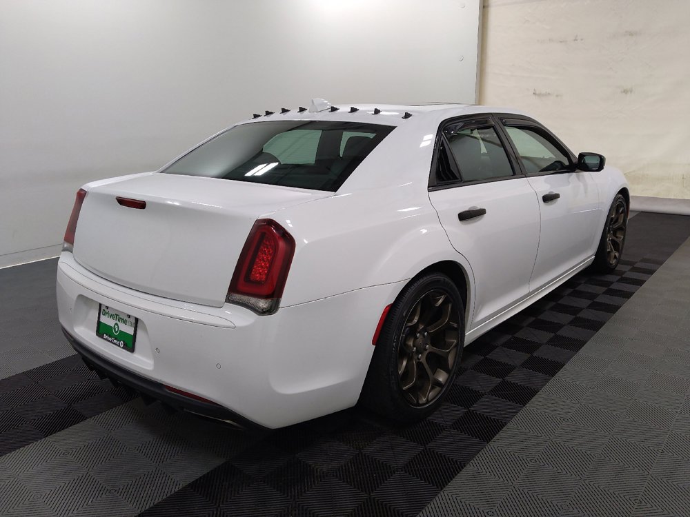 Used 2017 Chrysler 300 S w/ 300S Premium Group RWD image 9