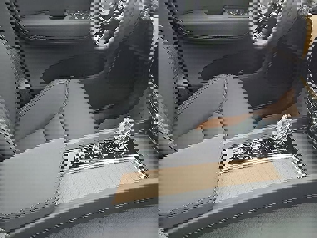 New 2026 Volvo XC60 B5 Core w/ Climate Package image 8