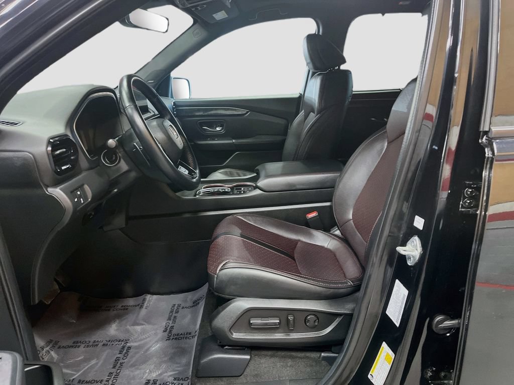 Used 2025 Honda Pilot Black Edition image 22