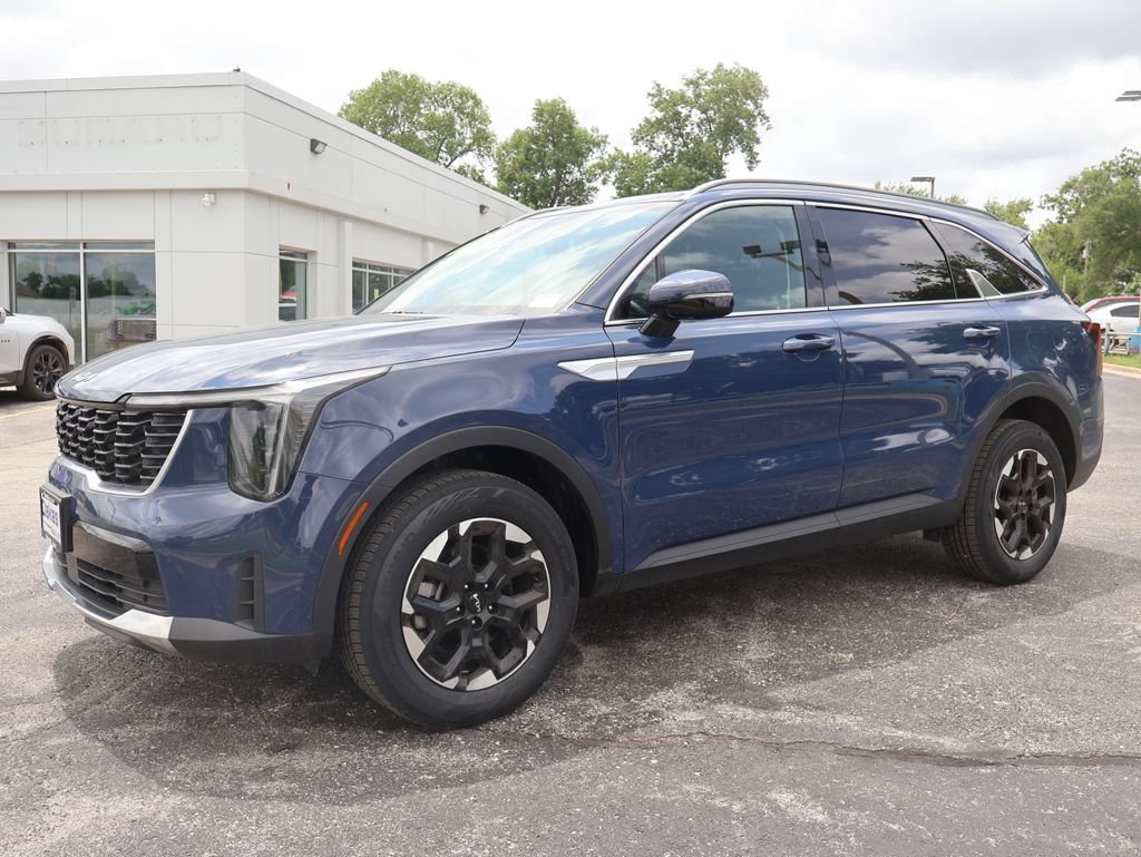 Certified 2024 Kia Sorento S w/ Panoramic Sunroof Package AWD/4WD image 3