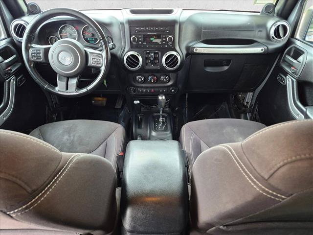Used 2014 Jeep Wrangler Unlimited Sahara w/ Connectivity Group AWD/4WD image 16