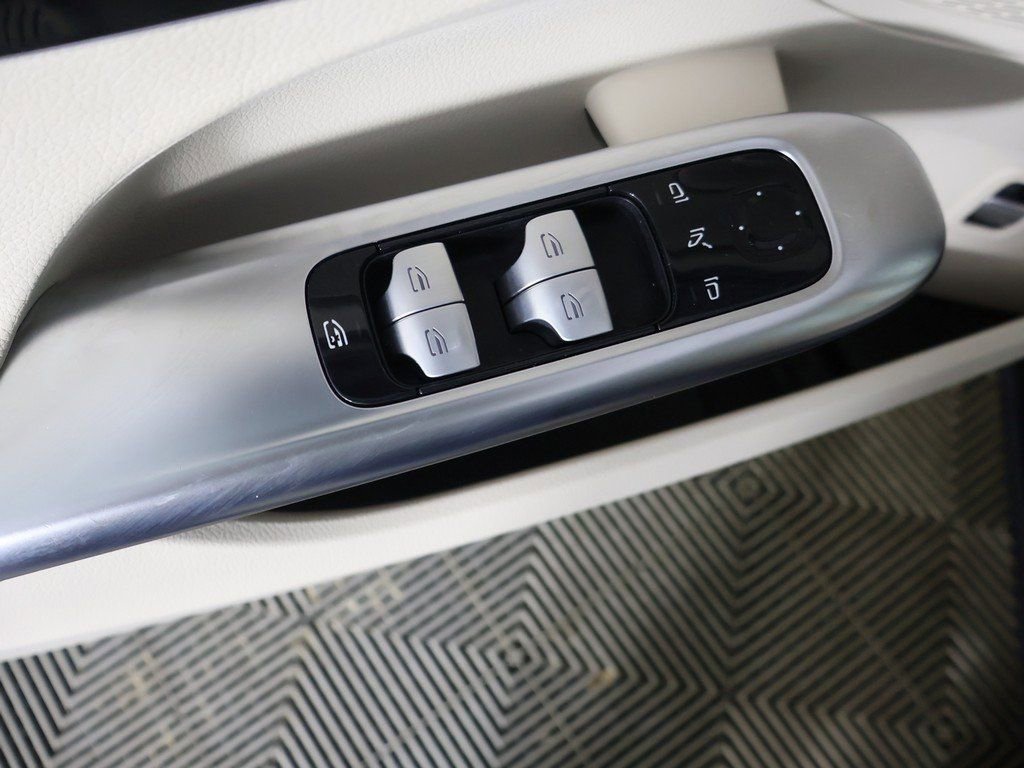 Used 2023 Mercedes-Benz C 300 4MATIC Sedan image 35