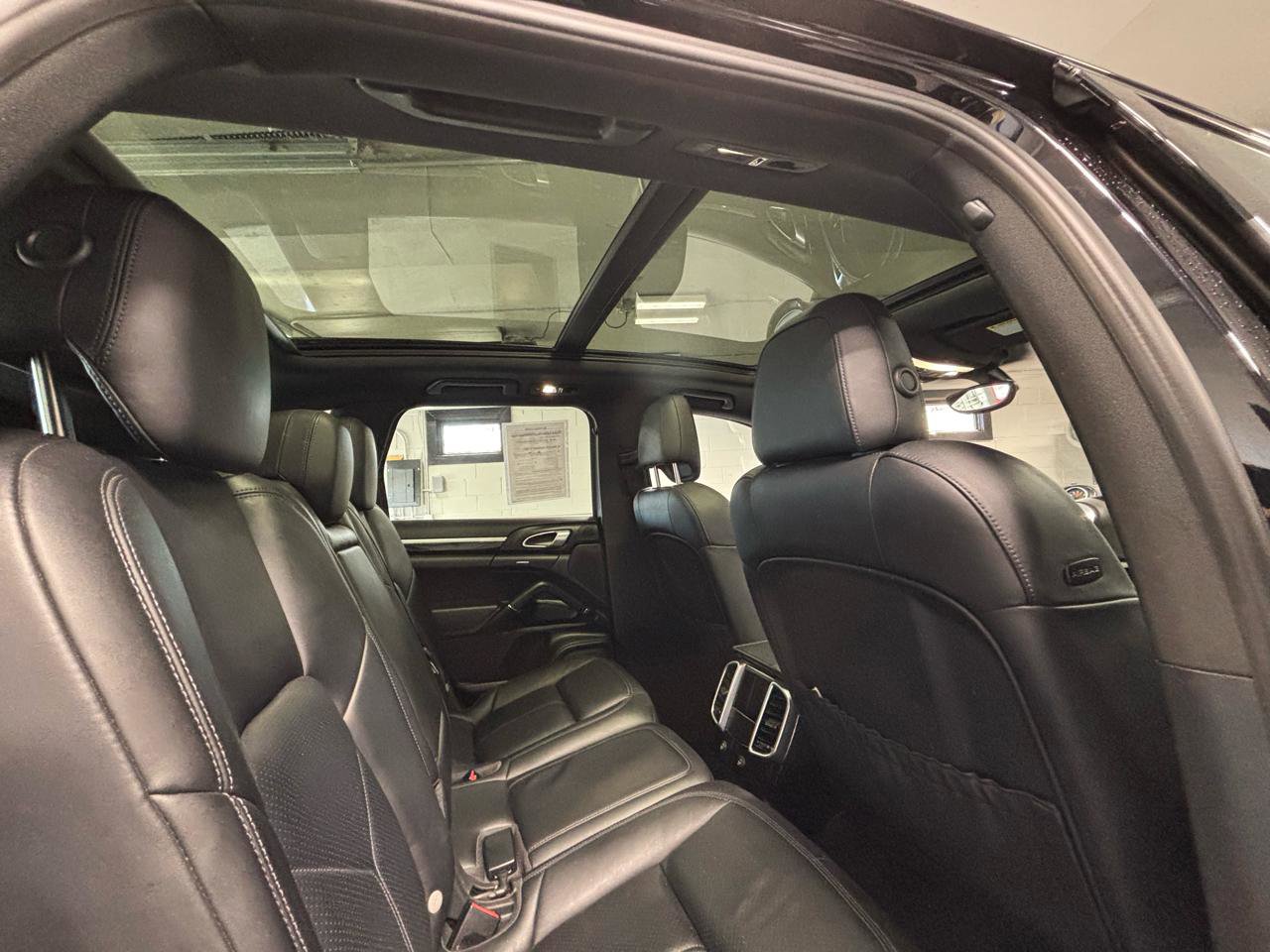 Used 2016 Porsche Cayenne AWD/4WD image 20