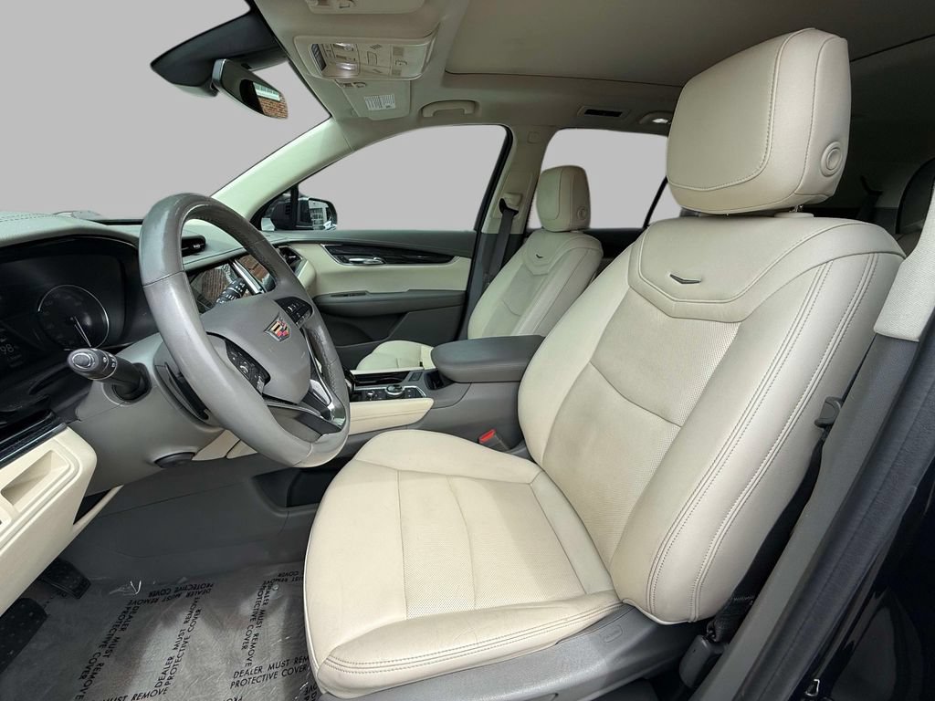 Used 2020 Cadillac XT6 Premium Luxury FWD image 2