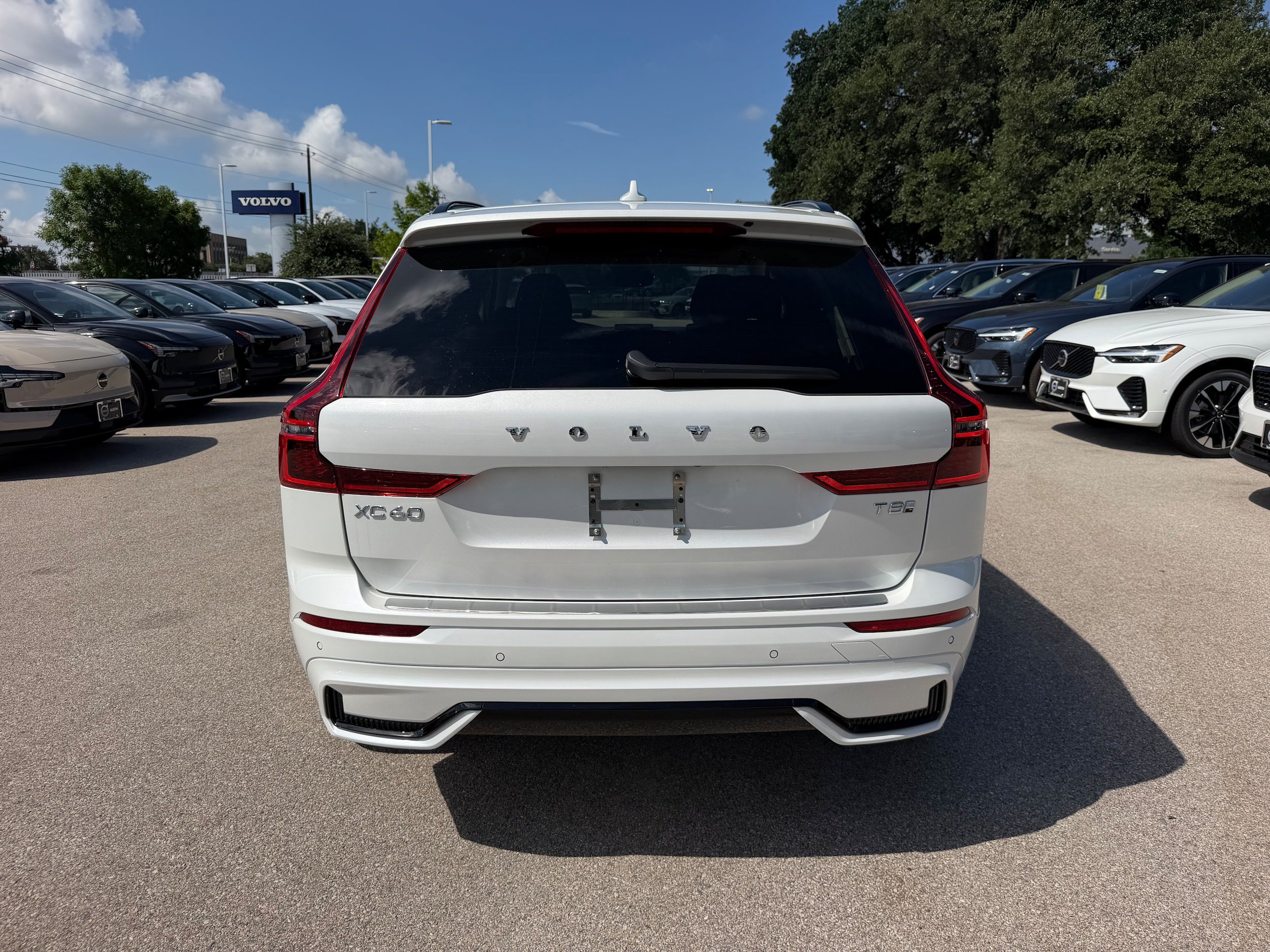 New 2026 Volvo XC60 T8 Plus w/ Protection Package Premier AWD/4WD image 5