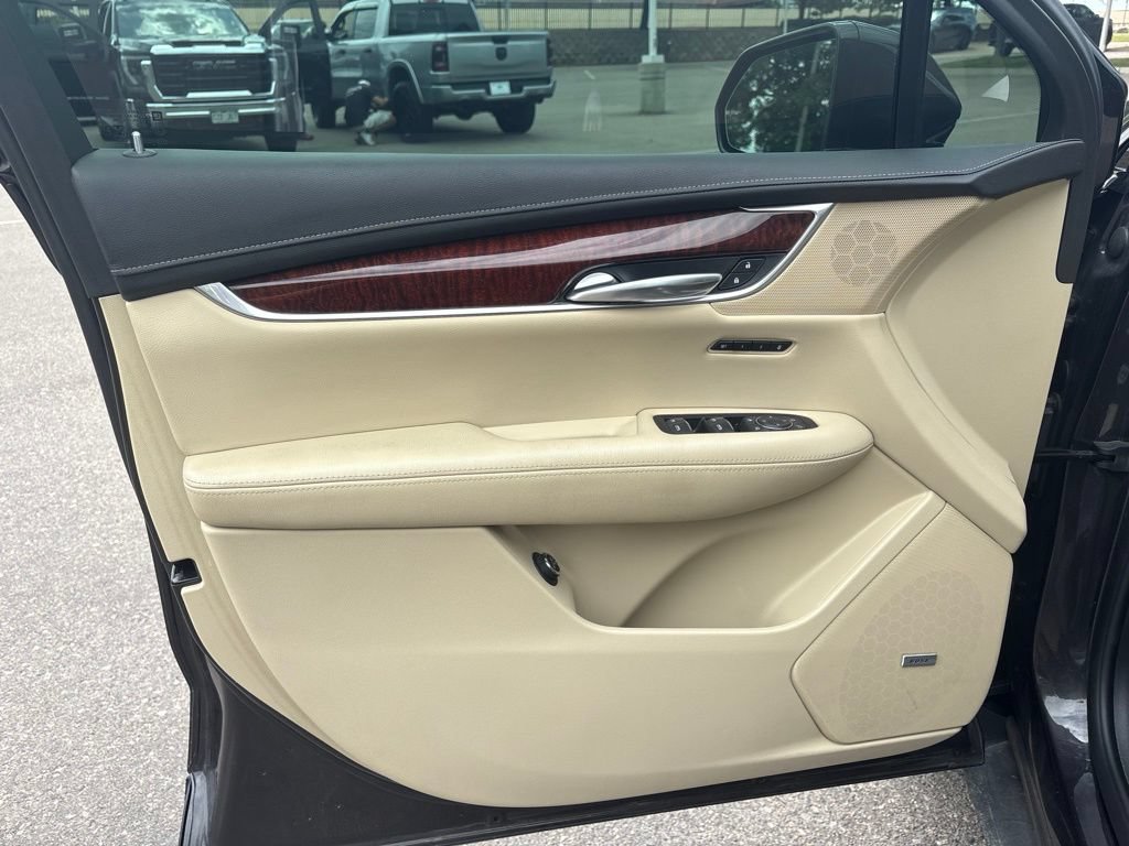 Used 2019 Cadillac XT5 Premium Luxury w/ Driver Assist Package AWD/4WD image 9
