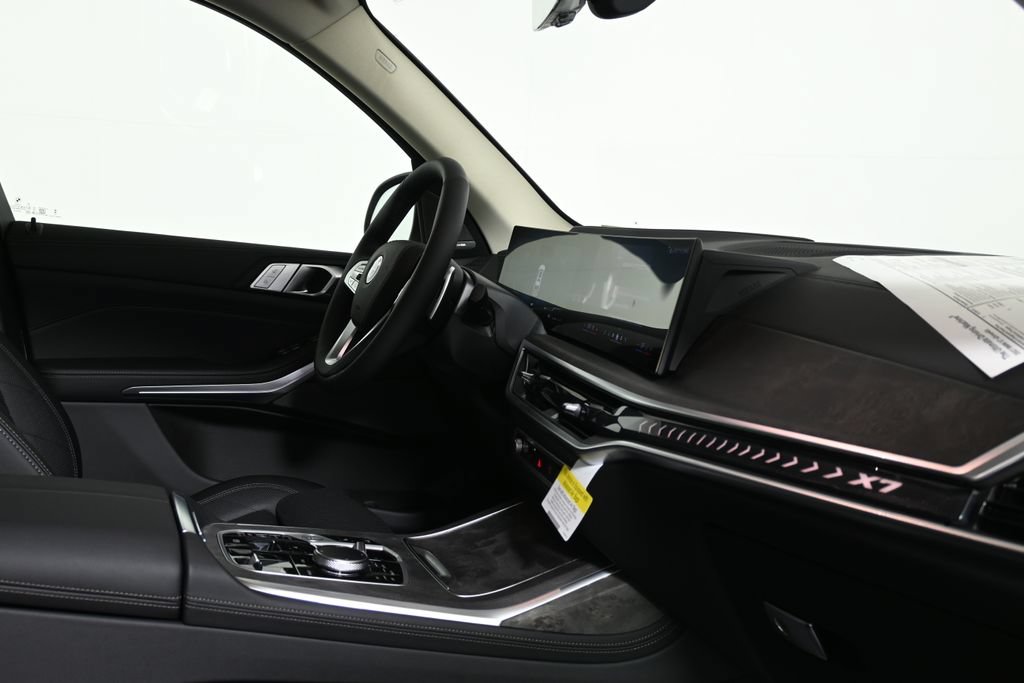 Used 2027 BMW X7 xDrive40i AWD/4WD image 33