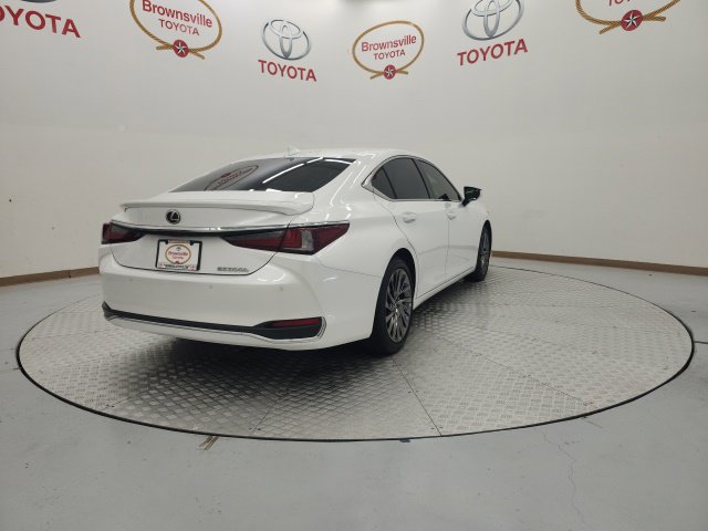 Used 2025 Lexus ES 300h Ultra Luxury FWD image 8