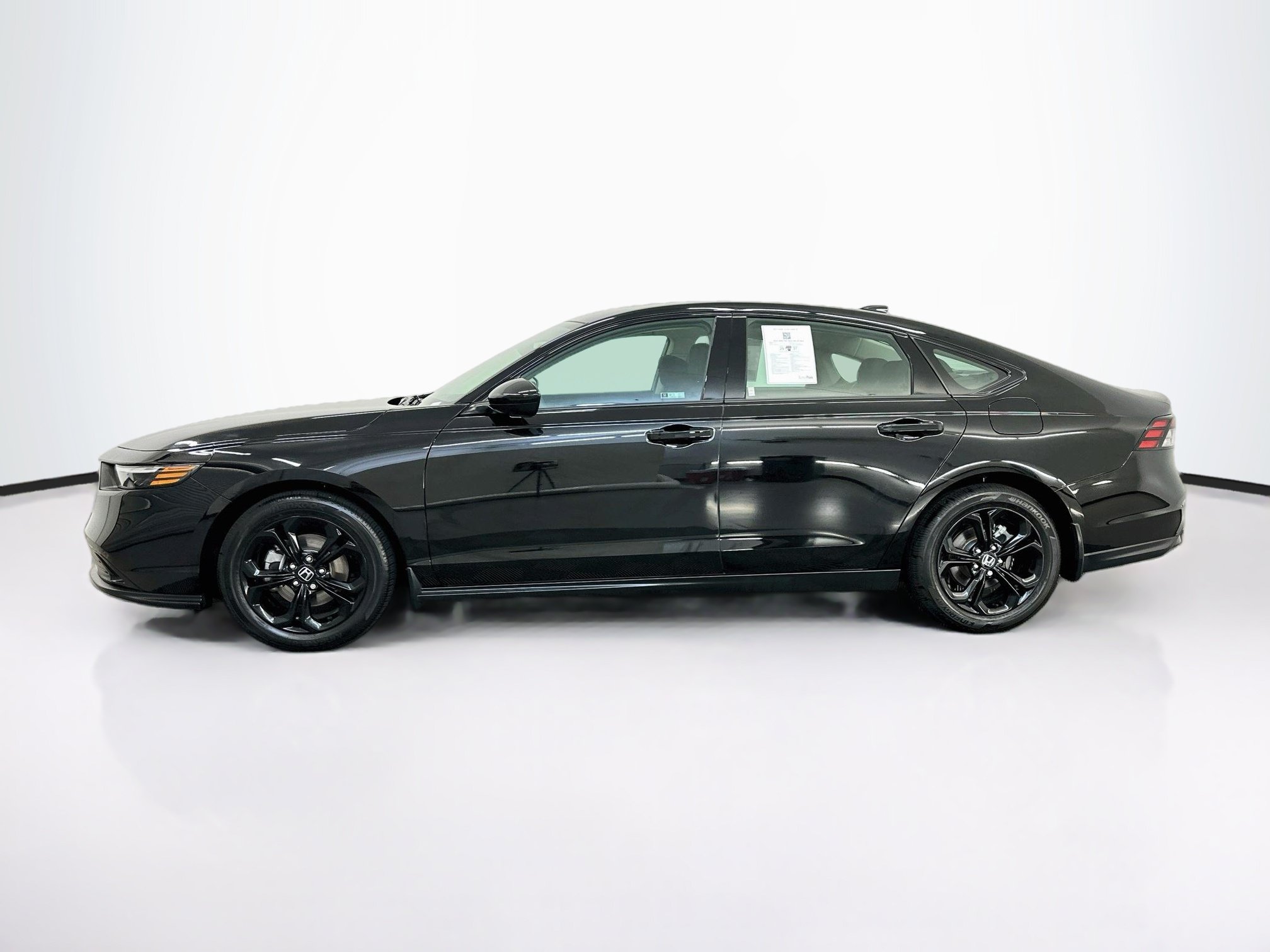 Used 2025 Honda Accord SE image 4