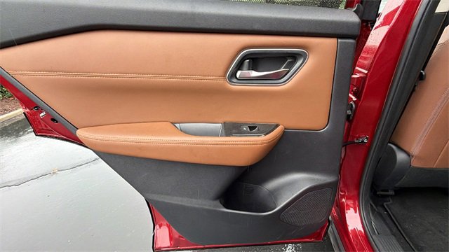 Used 2025 Nissan Rogue Platinum w/ Tech Package image 14