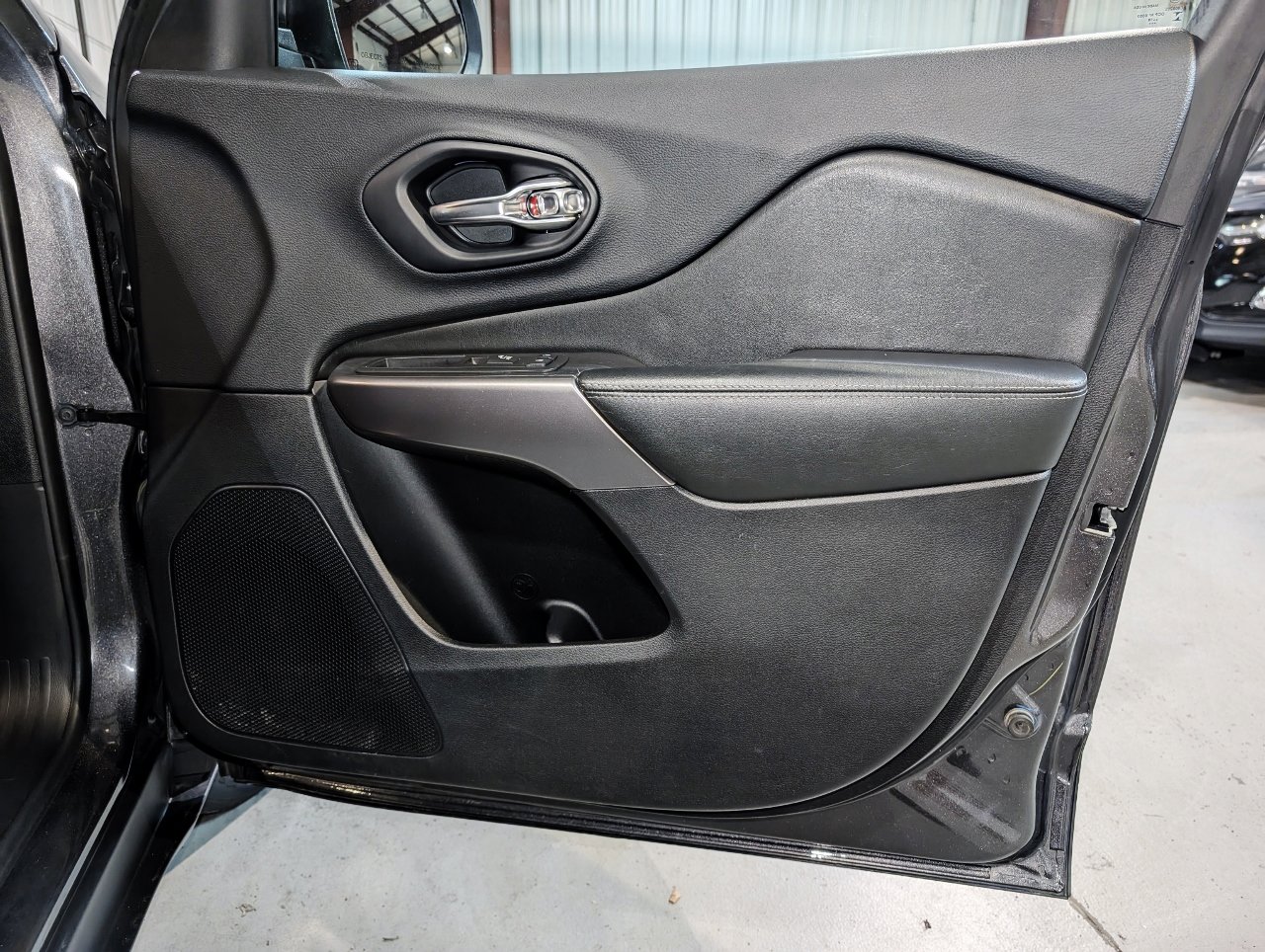 Used 2019 Jeep Cherokee Limited w/ Trailer Tow Group image 26