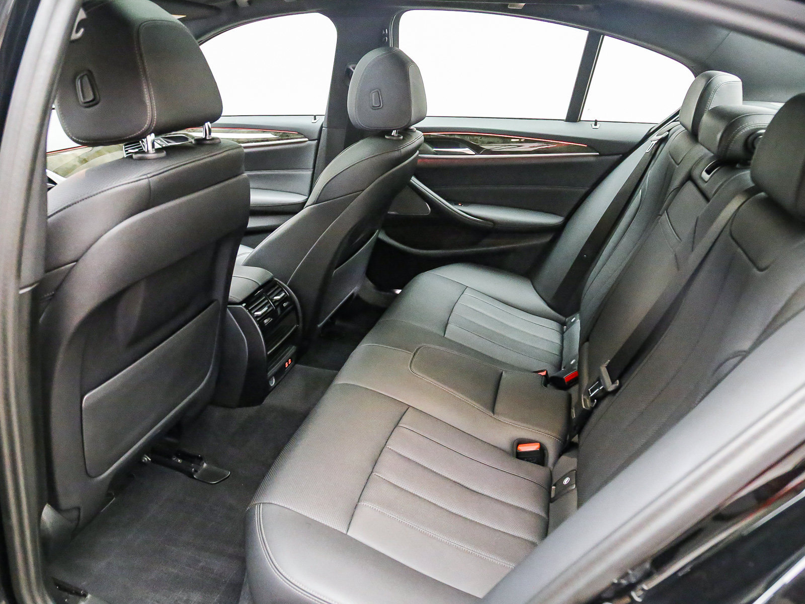 Used 2023 BMW 540i w/ M Sport Package RWD image 19