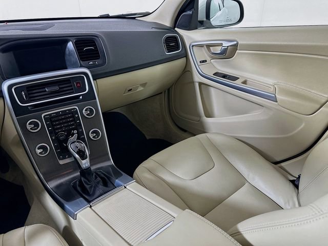 Used 2016 Volvo V60 T5 Platinum image 25