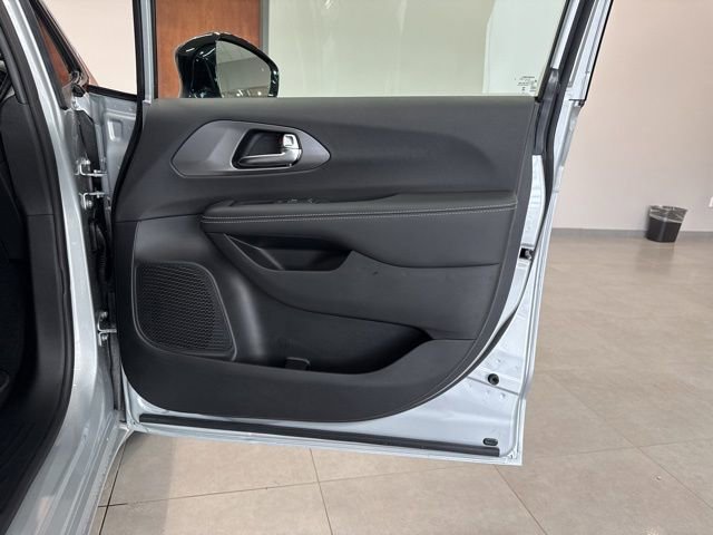 New 2026 Chrysler Pacifica Select image 46