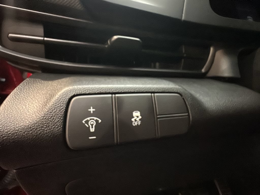 Certified 2025 Hyundai Elantra Sport FWD image 30