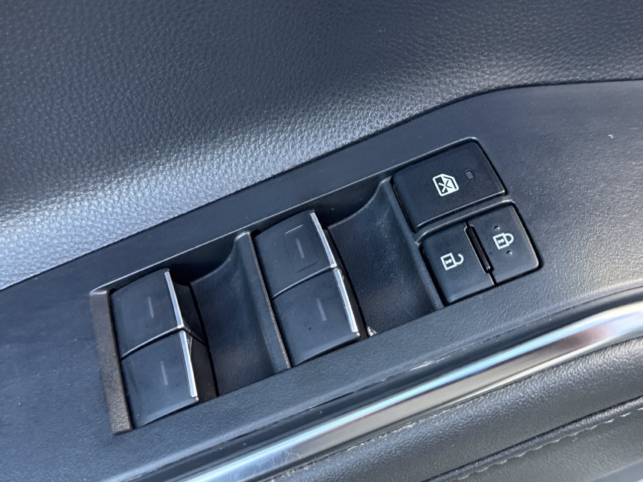 Used 2022 Toyota Highlander Platinum AWD/4WD image 18