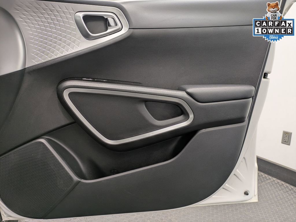 Certified 2025 Kia Soul LX w/ LX Technology Package image 28