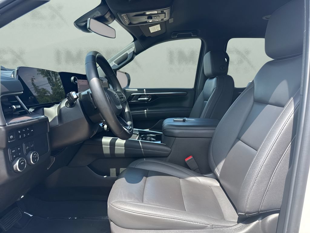 Used 2025 Chevrolet Suburban Z71 AWD/4WD image 9