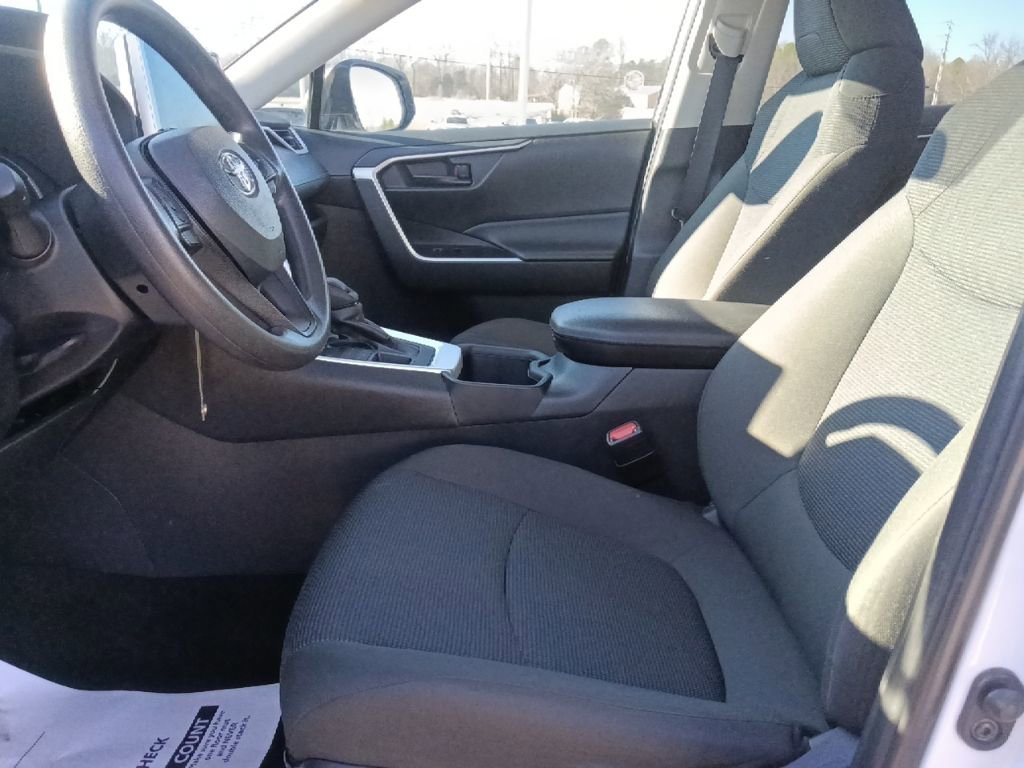 Used 2024 Toyota RAV4 LE image 15