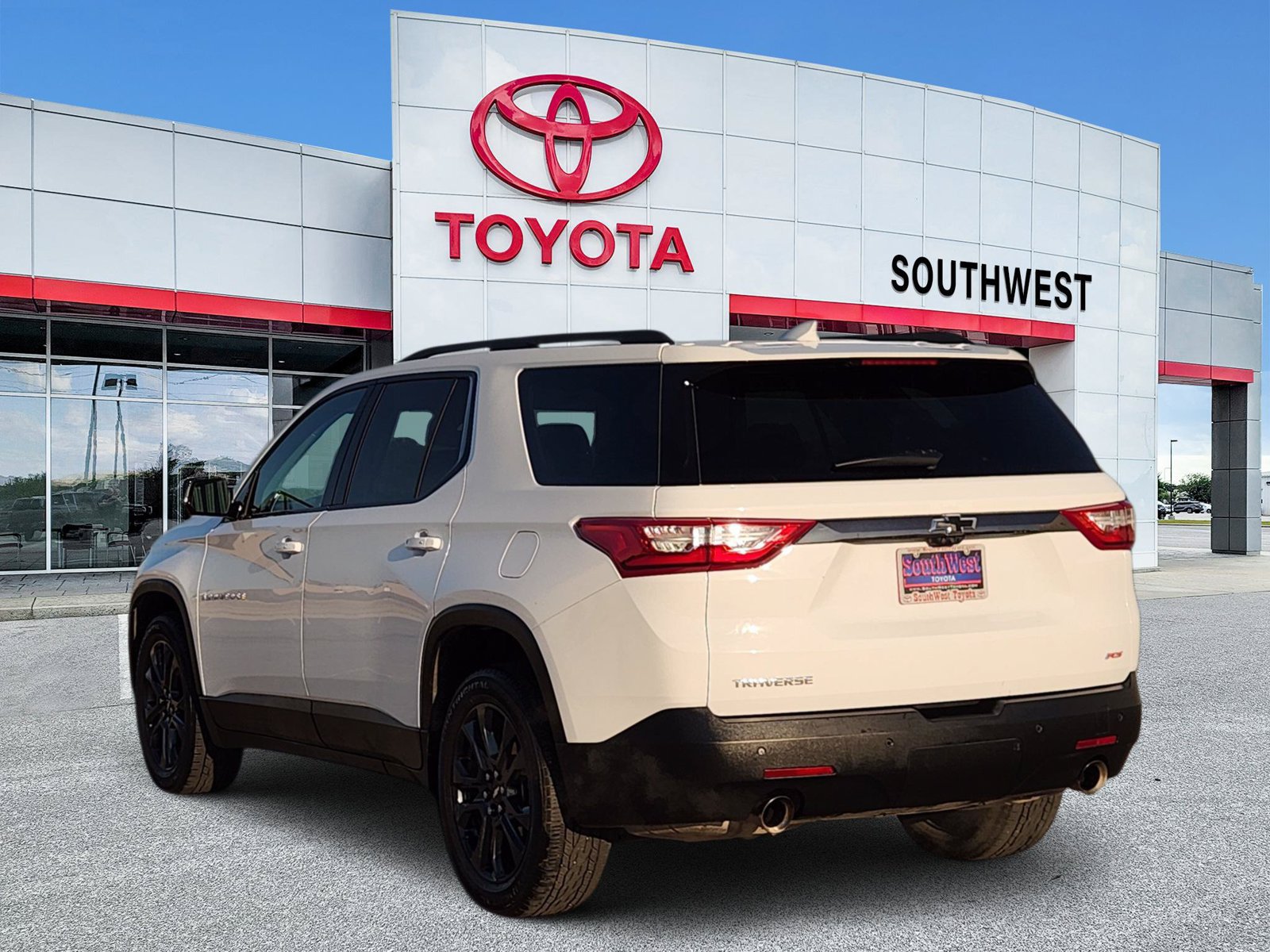 Used 2020 Chevrolet Traverse RS w/ LPO, Floor Liner Package FWD image 4