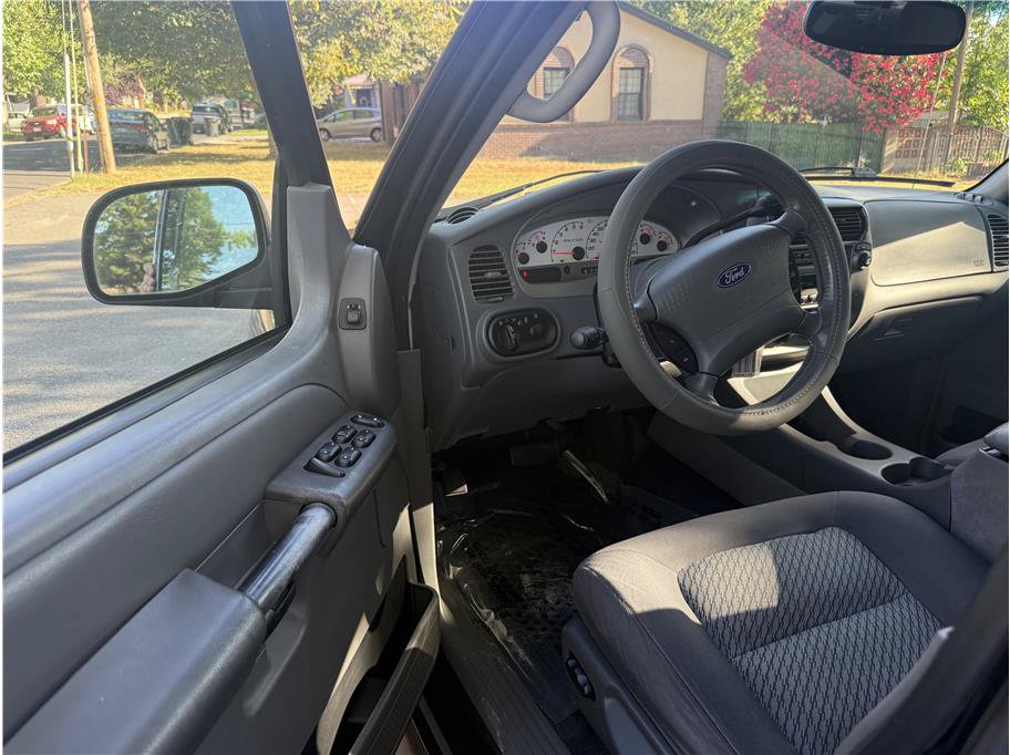 Used 2005 Ford Explorer Sport Trac XLT AWD/4WD image 12