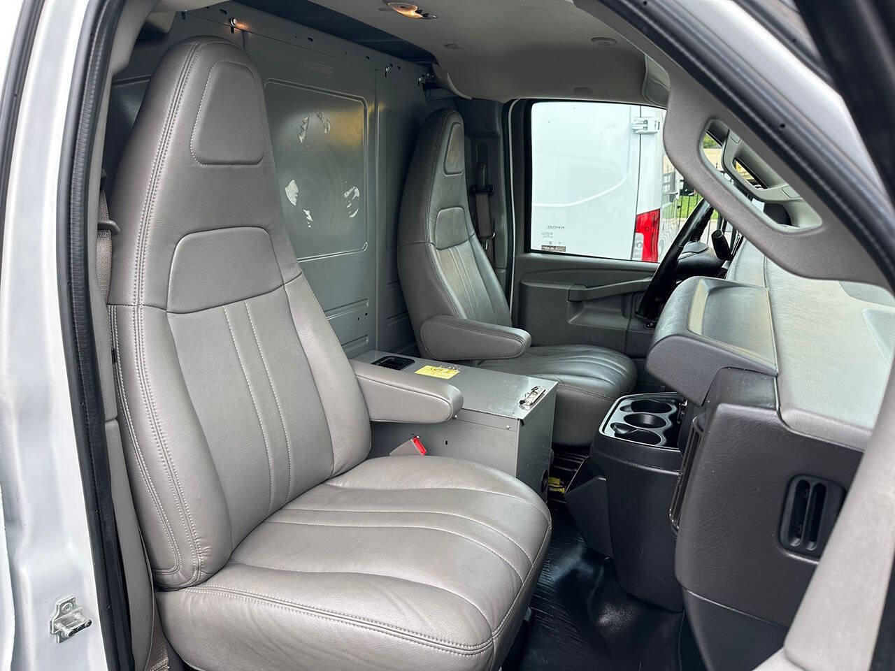 Used 2019 Chevrolet Express 3500 Extended w/ Driver Convenience Package RWD image 11