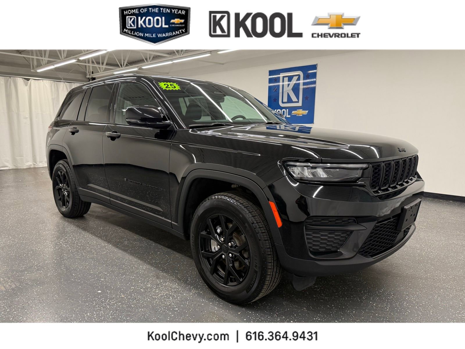 Used 2025 Jeep Grand Cherokee Altitude AWD/4WD image 1