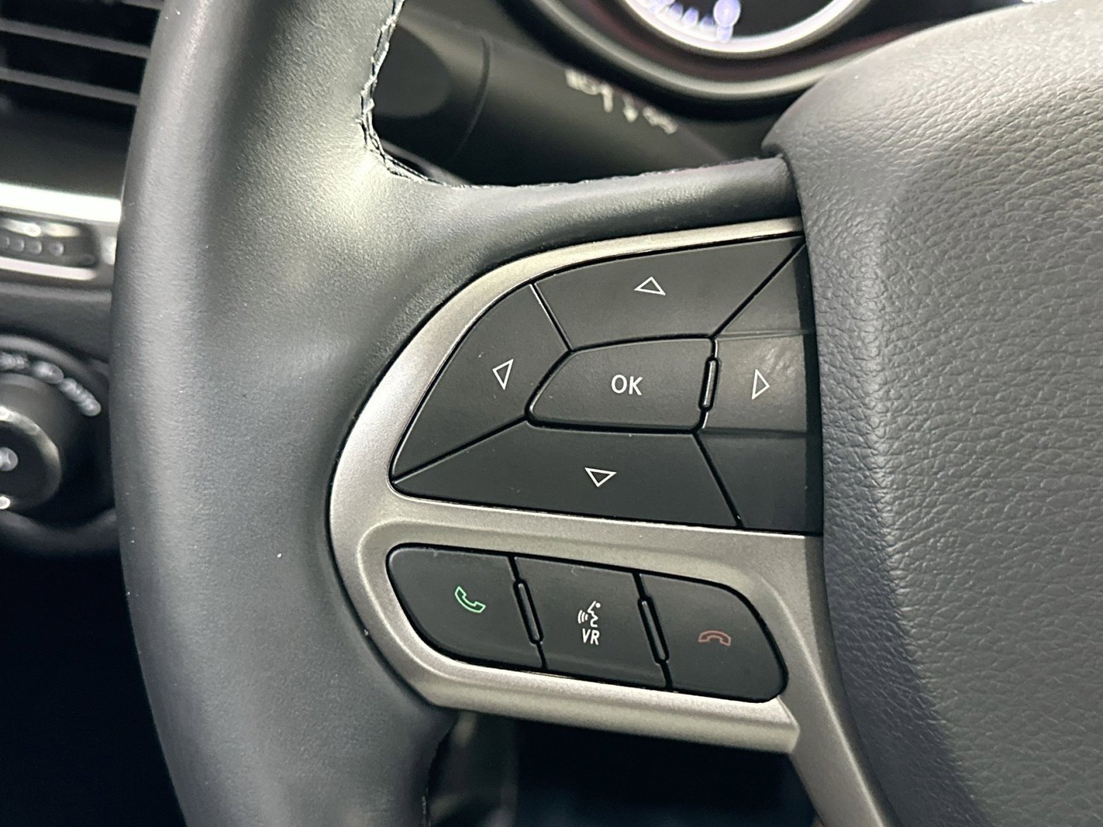 Used 2019 Jeep Cherokee Latitude Plus w/ Comfort/Convenience Group image 20