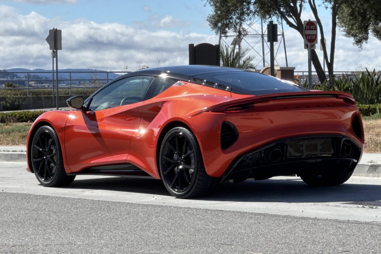 Used 2025 Lotus Emira RWD image 6