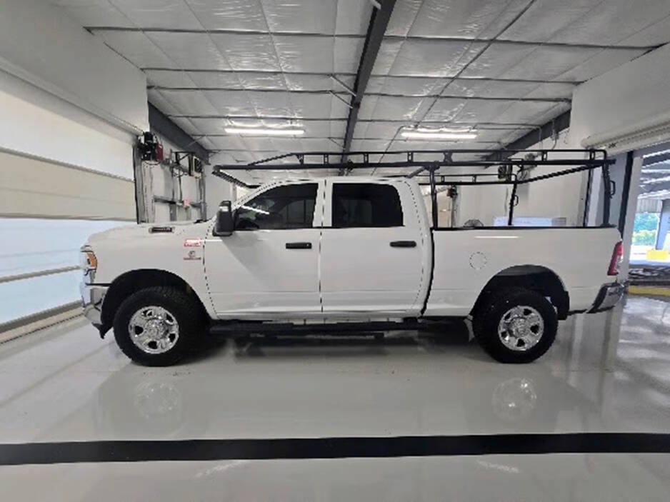 Used 2024 RAM 2500 Tradesman w/ Chrome Appearance Group AWD/4WD image 4