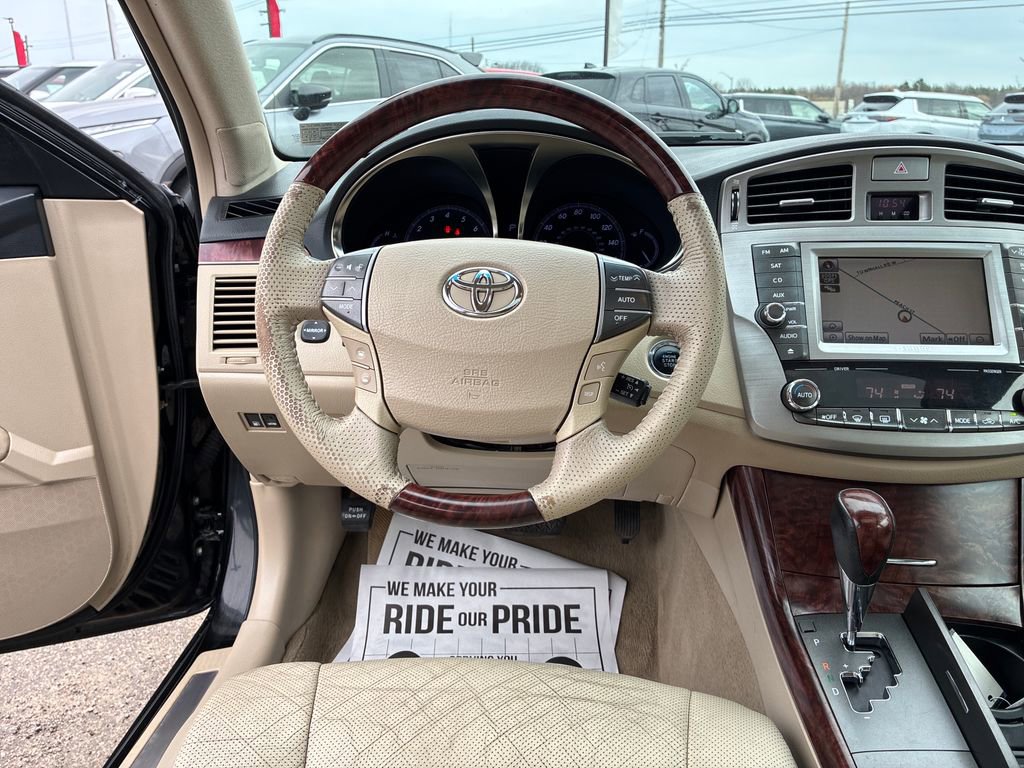 Used 2011 Toyota Avalon Limited image 19