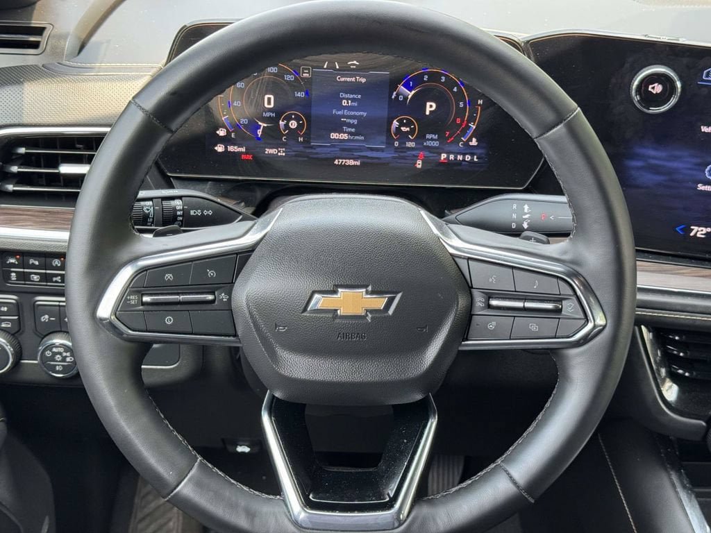 Used 2025 Chevrolet Tahoe Premier AWD/4WD image 11