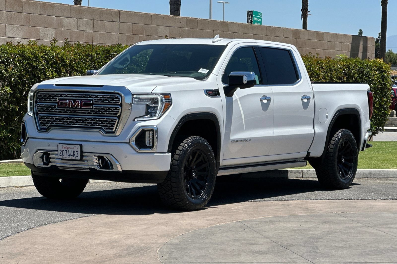 Used 2022 GMC Sierra 1500 Denali w/ Denali Reserve Package AWD/4WD image 8