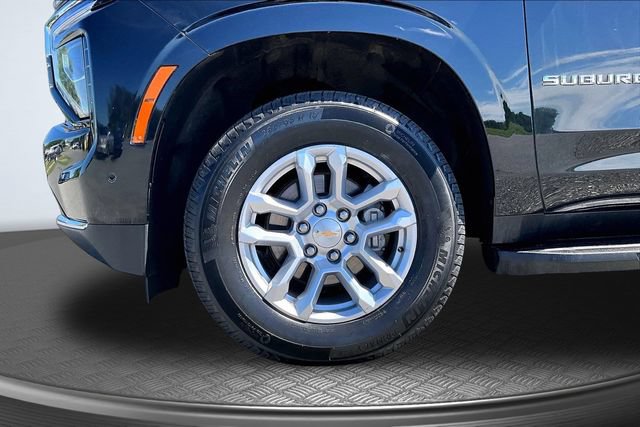 Used 2025 Chevrolet Suburban LT AWD/4WD image 31