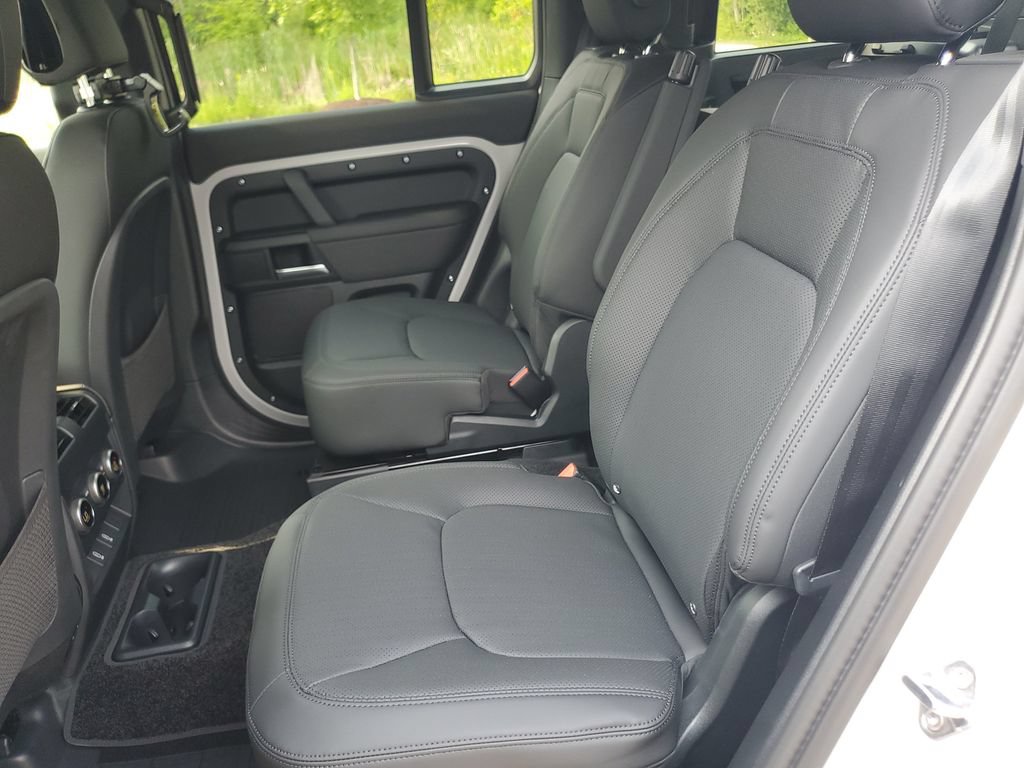 New 2026 Land Rover Defender 130 X-Dynamic SE AWD/4WD image 33